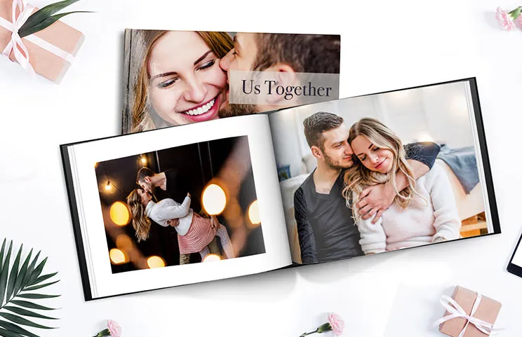 Gepersonaliseerd fotoalbum met romantische foto's van koppels, perfect voor een uniek cadeau.