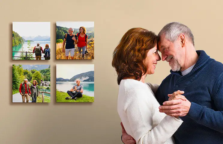 Gepersonaliseerde fotocanvas met vier romantische vakantiefoto's van senioren, een liefdespaar voor de foto's.