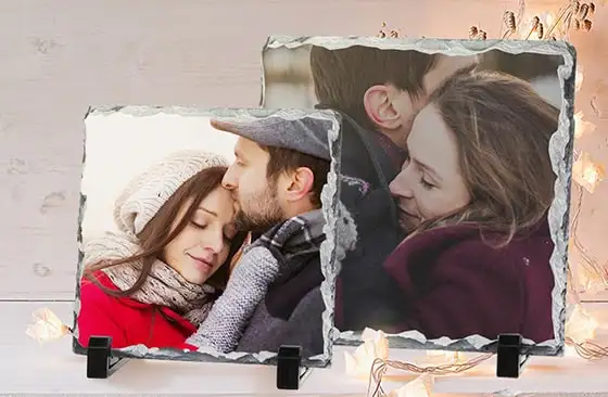 Gepersonaliseerde foto's op leisteen: romantische koppels, liefdevol vastgelegd op unieke, ruwe stenen.